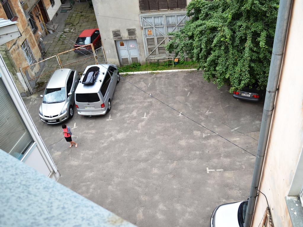 Wanted Hostel Lviv Luaran gambar