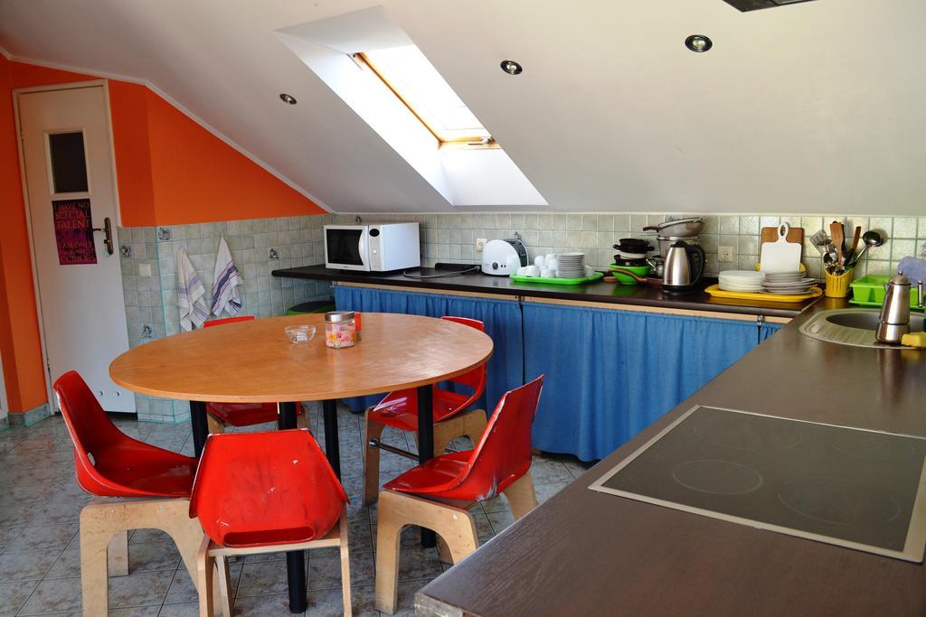 Wanted Hostel Lviv Luaran gambar