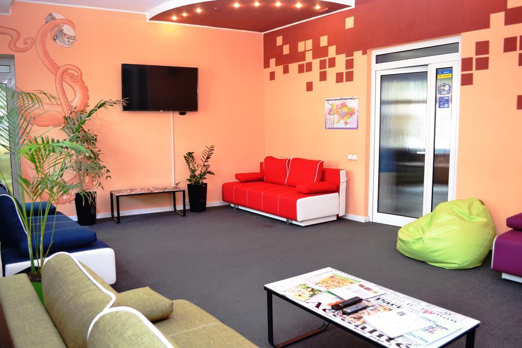 Wanted Hostel Lviv Luaran gambar