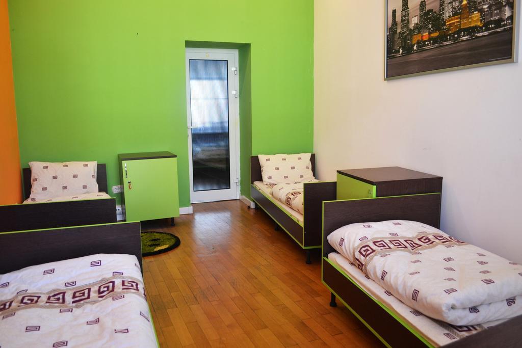 Wanted Hostel Lviv Luaran gambar