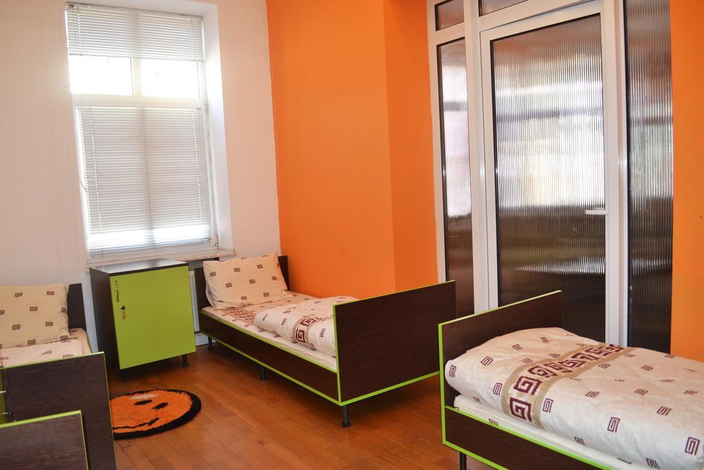 Wanted Hostel Lviv Luaran gambar