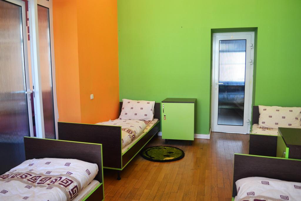 Wanted Hostel Lviv Luaran gambar