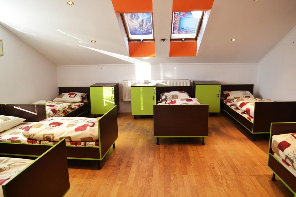Wanted Hostel Lviv Luaran gambar