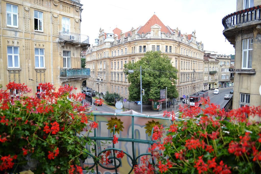 Wanted Hostel Lviv Luaran gambar