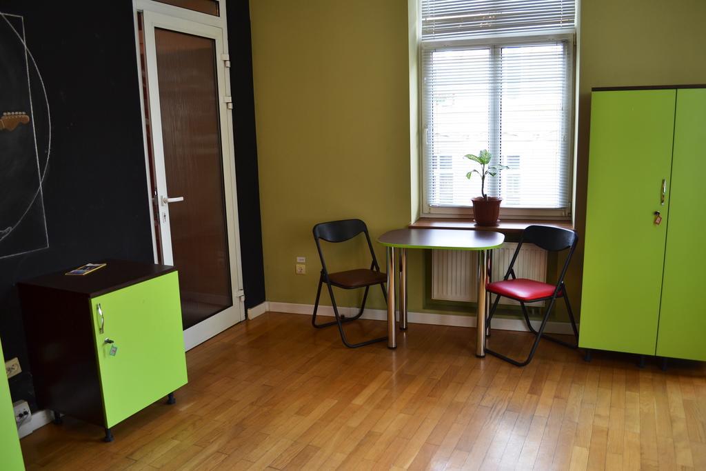 Wanted Hostel Lviv Luaran gambar