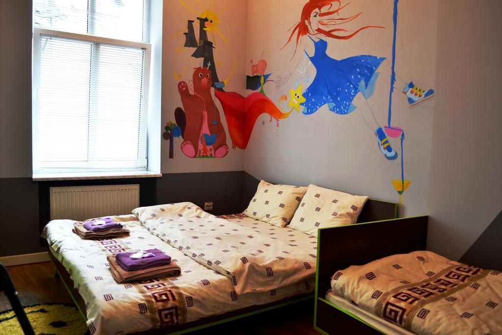Wanted Hostel Lviv Luaran gambar