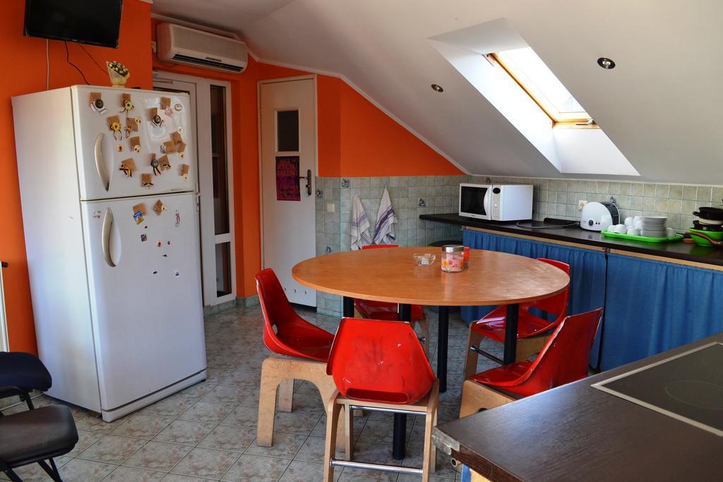 Wanted Hostel Lviv Luaran gambar